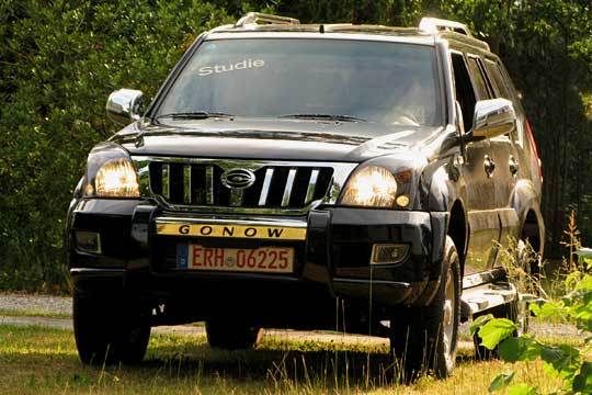 Der Gonow kommt mit einem hohen, viertürigen Aufbau auf Kastenrahmen und Allradantrieb mit Geländeuntersetzung. Geländeuntersetzung (Archiv: Vogel Business Media)