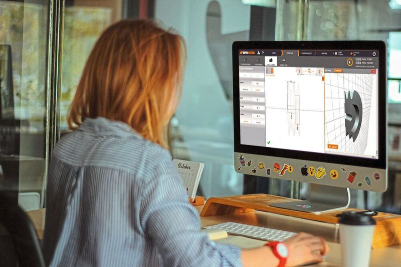 In einem Unternehmen müssen alle Softwaresysteme zusammengefasst werden, um die Kommunikationsprobleme zwischen den einzelnen Abteilungen zu minimieren. (Rapidfacture GmbH)