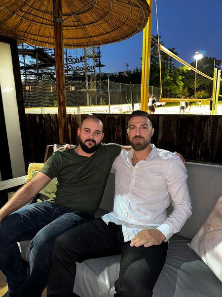 (l.) Vladimir Gorgan und Erim Demirci (Caseking) hoffen, dass kein Volleyball rübergeflogen kommt. (Bild: Vogel IT-Medien)