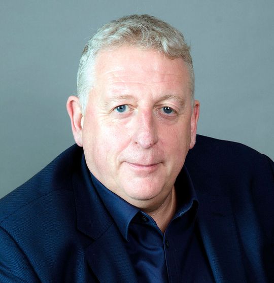 James Adie, Vice President EMEA bei Ephesoft, bezieht das Dokumenten-Managment in seine Überlegungen zur Künstlichen Intelligenz ein. (Bild:  Ephesoft)