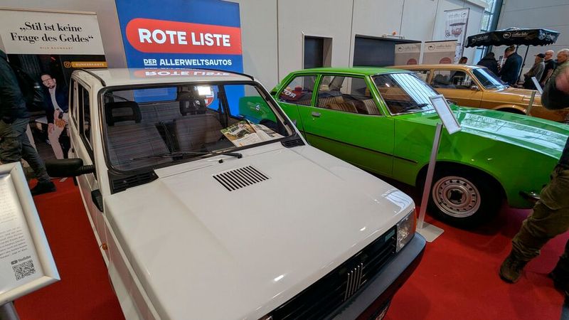 Ebenfalls ein schöne Sache in Bremen: der ausstellungsmäßige Hinweis auf vom Aussterben bedrohte „Allerweltswagen“ von einst. (Bild: Dominsky – VCG)