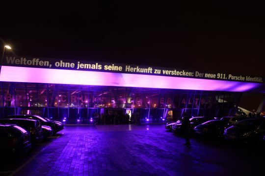 Die Präsentation des 911er fand im neuen Cruise Center in Hamburg statt. (Foto: Porsche Hamburg)