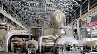Dampfturbine im Kraftwerk Yuhuan: Das kohlebefeuerte überkritische Dampfkraftwerk liegt in der Provinz Zhejiang in China und hat eine Leistung von 4 × 1000 MW. Bild: Siemens (Archiv: Vogel Business Media)