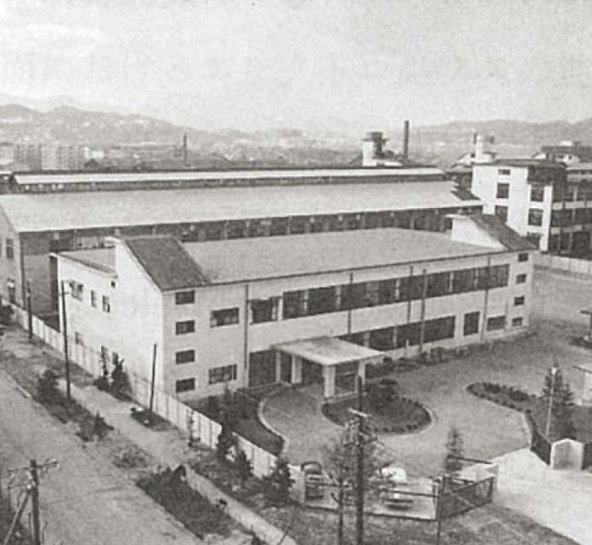 1961: Eröffnung des Werks in Kokura für die Produktion kleiner Motoren. (Bild: Yaskawa)