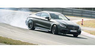 Mercedes-AMG überarbeitet den C63. Die kompakten V8-Modelle fahren in einem begehrten Segment. (Daimler)