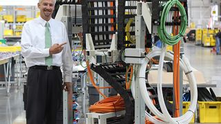 Der Leiter des Geschäftsbereiches Readychain & Readycable der Igus GmbH, Dipl-Ing. (FH) Christian Stremlau sagt: „Der Einsatz des neuen Gestells ist bereits ab fünf Systemen pro Jahr wirtschaftlich.“ (Bild: Igus)