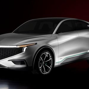 Ein afrikanisch-europäisches Start-up hat ein SUV entwickelt, dessen Motor Wasserstoff direkt verbrennt und neben einem fest eingebauten Tank über sechs austauschbare Zusatz-Kapseln mit dem Treibstoff verfügt.(Bild:  Pininfarina)