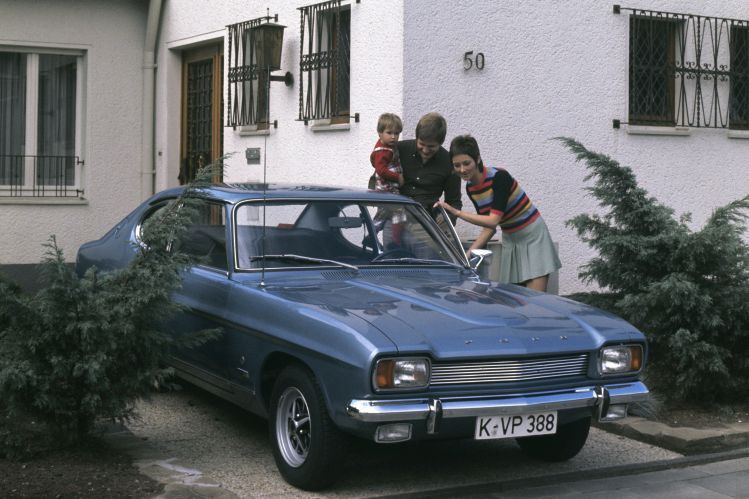 Im Januar 1969 gab der Ford Capri seine internationale Publikumspremiere auf dem Brüsseler Automobilsalon und wurde noch im gleichen Monat in der Bonner Beethovenhalle der deutschen Fachpresse vorgestellt. Ursprünglich hätte der Capri übrigens Colt heißen sollen. Aber wie sich herausstellte, führte bereits ein fernöstlicher Hersteller diesen Namen in seinem Modellportfolio.  (Bild: Ford-Werke GmbH, Koeln)