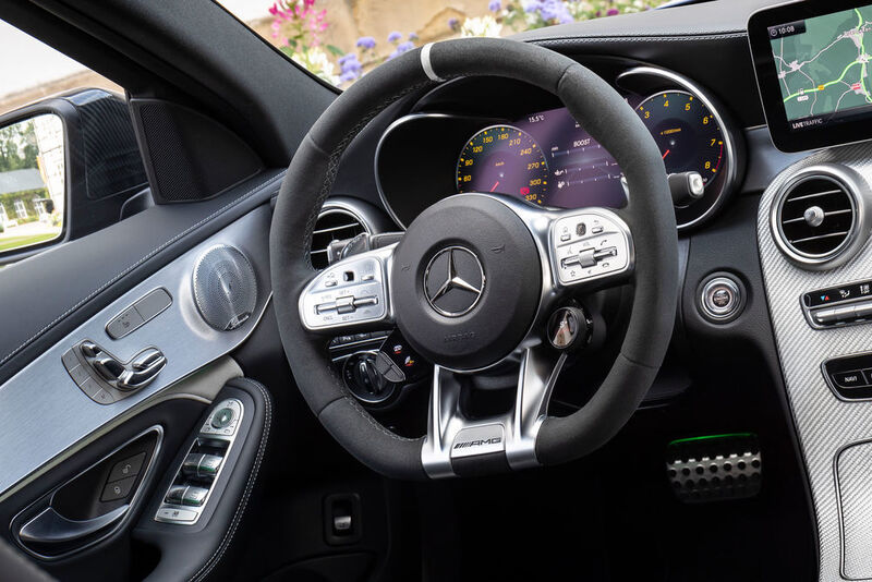71 Prozent der Autos liesen sich über ein Sport-, Leder bzw. Multifunktionslenkrad steuern. (Daimler)