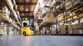 Nicht nur in Logistikzentren sind integrierte Schutzkonzepte unabdingbar. (Bild: © Halfpoint - stock.adobe.com)