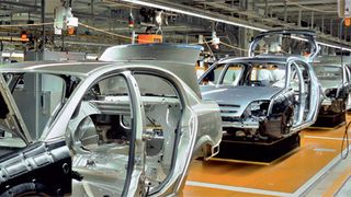 Transportsysteme für Karosserien sind komplex aufgebaut. Das Kommunikationssystem SmartWire-DT verspricht eine einfache Installation und Steuerung der Komponenten. (Foto: Eaton)