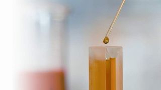 Durch ihr breites Eigenschaftsprofil sind Methacrylate für viele Anwendungen die erste Wahl: Von hart bis weich, von hydrophob bis hydrophil, mit einem breiten Spektrum von Funktionalitäten und einer exzellenten Witterungsbeständigkeit bieten sie ein flexibles Baukastensystem zum Maßschneidern gewünschter Produkteigenschaften.  (Bild: Evonik Industries)