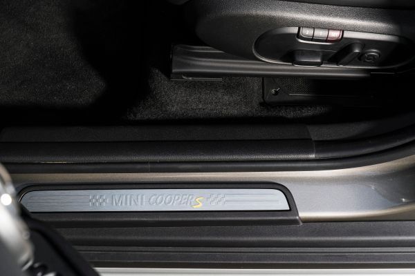 Der Kraftstoffverbrauch im EU-Testzyklus liegt bei 2,3 bis 2,1 Liter/100 km, CO2-Wert: 52 - 49 g/km.   (Mini)