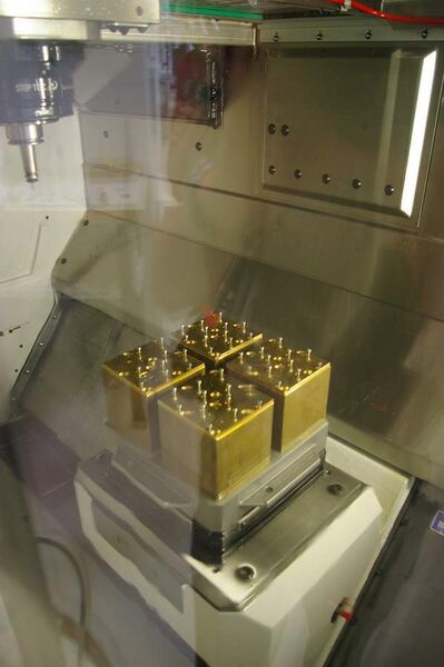 Une palette, munie de 4 posage, prête à être usinée sur la Mikron HSM 400. (Image: MSM / JR Gonthier)
