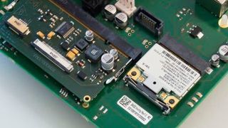 Embedded-Systeme für die HMI-Entwicklung: Für kleine und mittlere Unternehmen spielen die Entwicklungskosten sowie die Langzeitverfügbarkeit eine wichtige Rolle. (Bild: ADKOM)