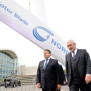 Sigmar Gabriel, Bundesminister für Wirtschaft und Energie und Vizekanzler von Deutschland, Bernd Aufderheide, Vorsitzender der Geschäftsführung Hamburg Messe und Congress