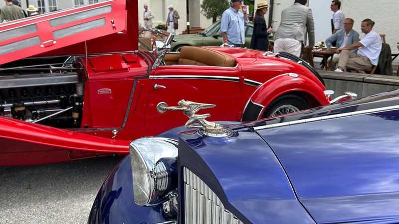 In den 1930er und 1940er Jahren nutzte Packard diese Kühlerfigur. (Bild: Peter Diehl)