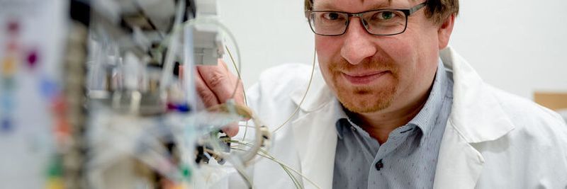 Dirk Tischler war Teil eines internationalen Forschungsteams.(Bild:  © RUB, Marquard)