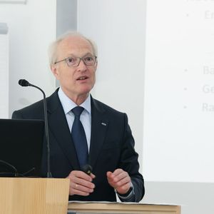 Dr. Kurt Schmalz erwartet für das Jahr 2017 ein Umsatzwachstum im zweistelligen Prozentbereich.