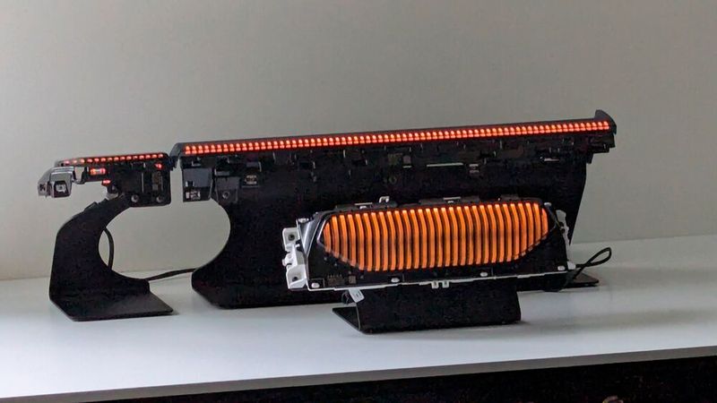 Valeo demonstrierte in Bobigny nicht nur seine Produkte, sondern zeigt im Testtunnel und bei nächtlichen Testfahrten, seine Scheinwerfer-Technologien in den Bereichen Adaptive ADB, HD, Bi-LED oder vertikale Ausrichtung.  (Bild: Stefanie Eckardt)