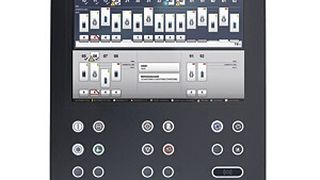 Bild 1: Das Bedienpanel der Honmaschinensteuerung HMC100 bietet einen öl- und kratzresistenten 19"-Touchscreen. Er lässt sich auch mit Handschuhen sicher betätigen. (Bild: Kadia)