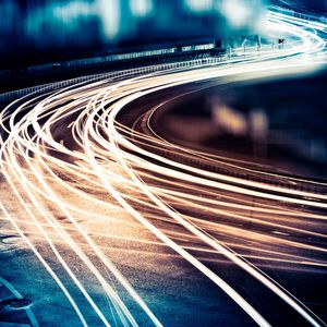 Ebenfalls noch in einem guten Bereich ist der Standortfaktor „Infrastruktur und Verkehrsanbindung“. Note: 2,5(Bild:  kalafoto - stock.adobe.com)