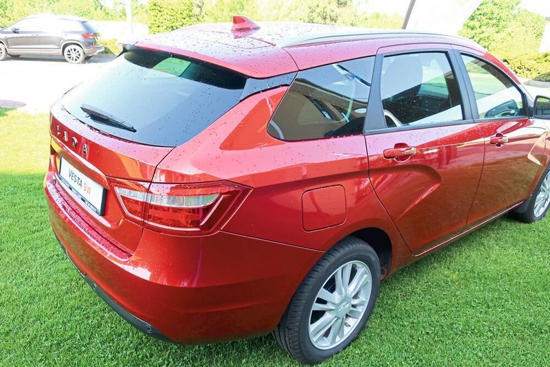 Der neue Lada-Kombi ist 4,41 Meter lang und 1,76 Meter breit. (Grimm / »kfz-betrieb«)