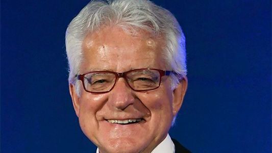 Harry Brambach feierte seinen 80. Geburtstag. Glückwünsche erhielt der Ehrenpräsident des Kfz-Gewerbes Baden-Württemberg vom Präsidenten Michael Ziegler. (Bild:  Kfz-Gewerbe Baden-Württemberg)