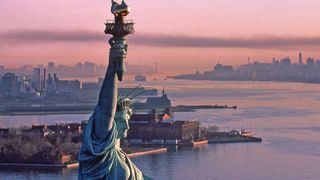 Vor der Küste von New York City wird die Verbindungstechnologie von Pfisterer in einem Windpark eingesetzt, der mehr als eine Million Haushalte in der Stadt mit erneuerbarer Energie versorgen wird.  (Bild: Robert - stock.adobe.com)