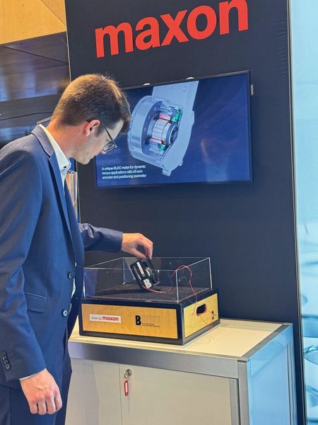 Der Swiss Automation Day der Ostschweizer Fachhochschule in Rapperswil hat sein 15 jähriges Jubiläum gefeiert. Mehr als 30 Aussteller haben Ihre neuesten Technologien im Bereich Automatisierung präsentiert. (Bild: Anne Richter, VCG)