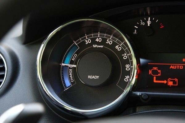Der Peugeot 3008 HYbrid4 - das weltweit erste Sereinfahrzeug mit Full-Hybrid-Diesel (Bild: Peugeot)