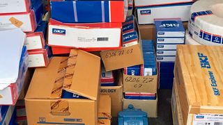 Bislang größter „Einzelfang“ in Deutschland: Bei einem nicht autorisierten Händler stießen die Fahnder auf insgesamt drei Tonnen gefälschter SKF Produkte. (SKF)