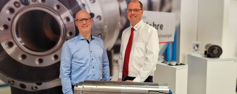 Weiss Spindeltechnologie ist seit dem 2. April 2024 vollständig in die Innomotics GmbH integriert. Jörg Oeder (links) und Robin Hees leiten die Geschäfte der Spindelsparte.(Bild:  Weiss Spindeltechnologie)