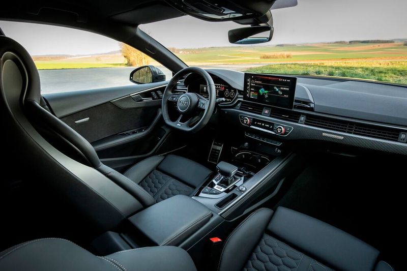 Die wichtigste Neuerung im Innenraum: das modernisierte Infotainment-System ohne Dreh-Drück-Steller. (Bild: Audi)