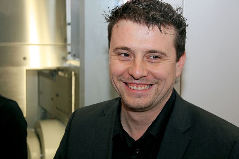 Sören Hohlbein, Geschäftsführer der Millhouse GmbH in Hofheim-Wallau: „Der industrialisierte Herstellungsablauf des Zahnersatzes reduzierte die Fertigungszeit im Vergleich zur herkömmlichen Herstellung durch Gießen um bis zu 95%.“ Bild: Kuttkat (Archiv: Vogel Business Media)