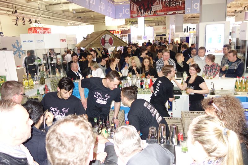 Die Barkeeper hatten einiges zu tun (Bild: IT-BUSINESS)