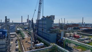 Mit einer Kapazität von 300.000 Tonnen jährlich verfügt Covestro in Dormagen über die größte Anlage zur Herstellung von TDI in Europa. (Bild: Covestro)