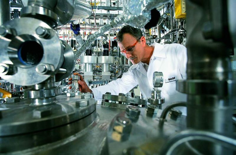 Fermentation im 5000-Liter-Fermenter: Marktforscher gehen davon aus, dass der Anteil biotechnischer Methoden an allen Produktionsverfahren in der europäischen Chemie von derzeit 5% auf 15% bis 2015 ansteigen wird. (Picture: BASF)