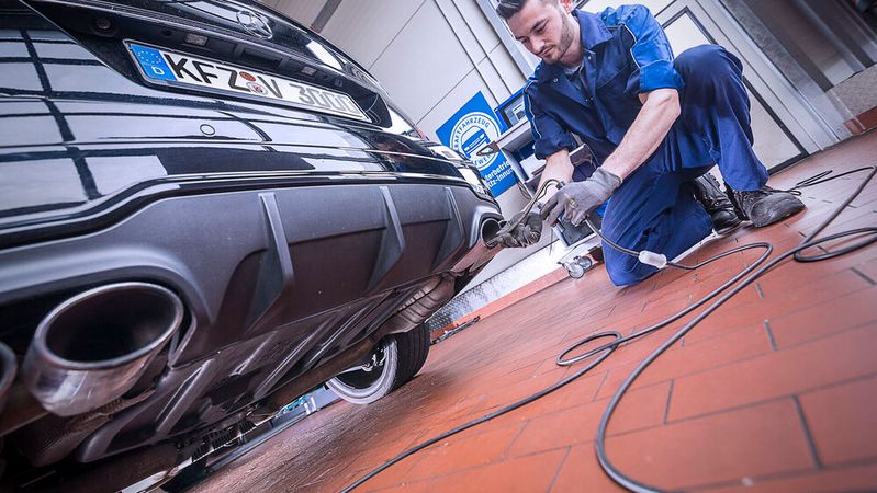 Minderwertige Katalysatoren fallen nicht immer bei der Abgasuntersuchung auf. Das haben Untersuchungen des TÜVs bereits vor Jahren gezeigt. (Bild:  Promotor)