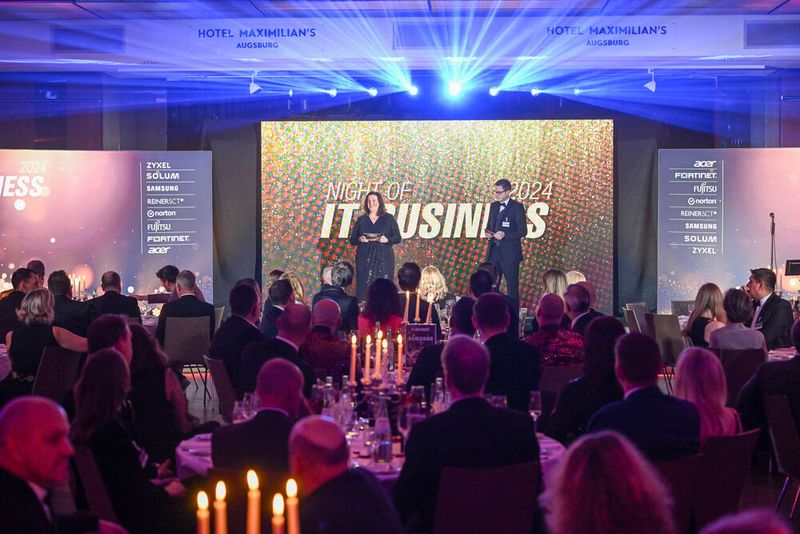 Co-Publisherin Lilli Kos und Geschäftsführer der Vogel IT-Medien, Tobias Teske, eröffnen die NOI 24. (Bild: Hannes Magerstädt)