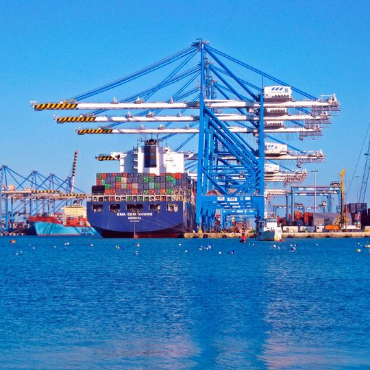 Künftigt sollen Schiffe mithilfe von Lidar-Sensoren in Häfen einparken. Somit will man vermeiden, dass die Hafeninfrastruktur bei einer Kollision zerstört wird.(Bild:   / CC0)