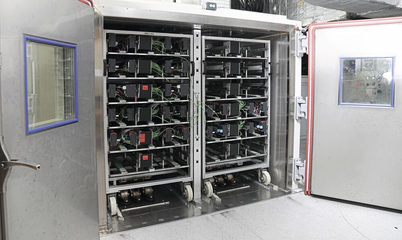 Im 48-Stunden-Run-In-Test wird die Zuverlässigkeit und Leistungsfähigkeit unter Dauerbelastung geprüft.  (Bild: Bachmann electronic)