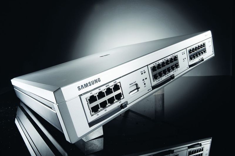 Die für den 19-Zoll-Rack-Einbau geeignete Telefonanlage Officeserv 7100 unterstützt bis zu 32 analoge oder digitale Nebenstellen. (Archiv: Vogel Business Media)