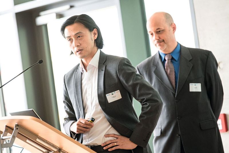 (v. l.) Dr. Stefan Taing, M3i GmbH, berichtete mit James Berge von Eizo aus der Sicht von Dienstleistern und Herstellern (© Lukas Barth)