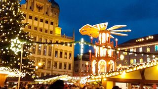 Frohe Weihnachten aus Augsburg mit Blick auf den Christkindlesmarkt - so schön war es im vergangenen Jahr. (VIT/ewg)