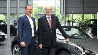 Bereits seit einigen Jahren arbeiten Firmenchef Jörg Seitz (re.) und Martin Osterberger-Seitz in der Führung der Seitz-Gruppe zusammen. Jetzt hat der Schwiegersohn das Ruder übernommen. (Bild: Seitz-Gruppe/Susanne Moelle)