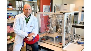 Der Empa-Forscher Peter Wick hat sich mit seinem Team dem Safe-and-Sustainable-by-Design von Graphen gewidmet. (Bild: Empa)