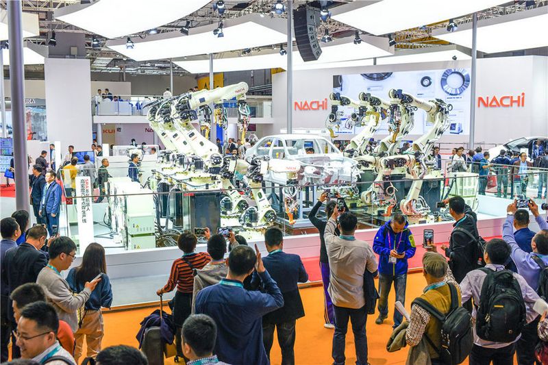 高端装备制造展区的精彩瞬间 (进博会官网：https://www.ciie.org/zbh/xcpic/index.html)