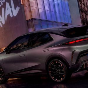 Die Türgriffe sind beim Raval versenkt, was für eine glattere Optik der Flanken sorgt. (Bild: Cupra)