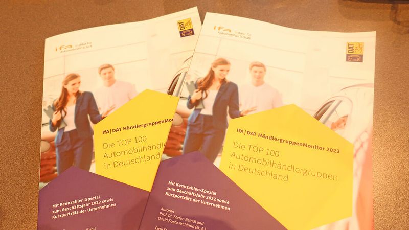 Das Institut für Automobilwirtschaft hat die Entwicklung der größten deutschen Autohändler untersucht. Das Jahr 2022 stand im Zeichen des Wachstums.(Bild:  Grimm – VCG)